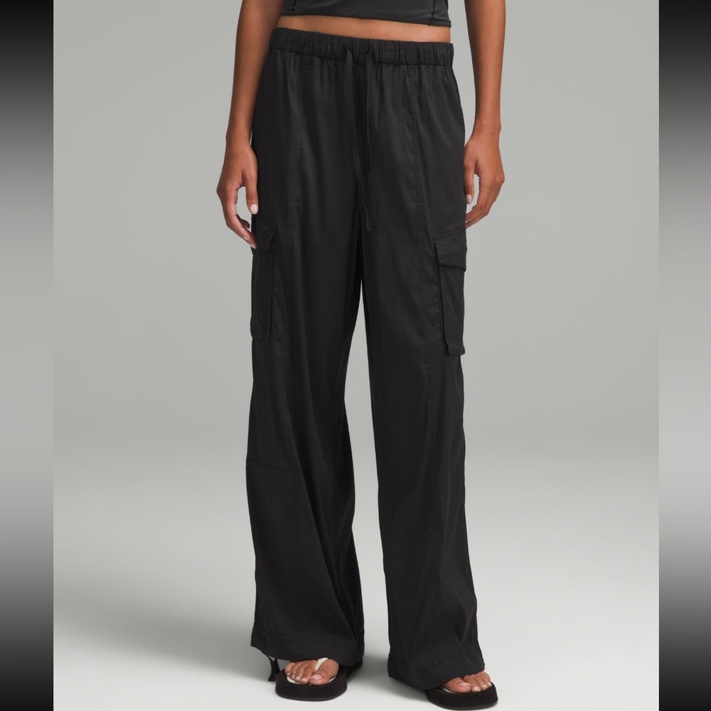 NWT Lululemon lightweight adjustable MR cargo pant S
